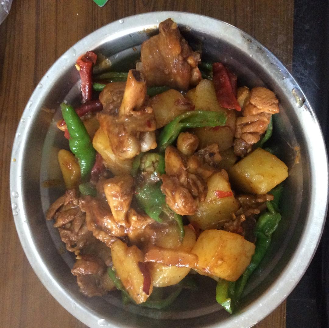鸡腿红烧土豆（独家做法超简单）