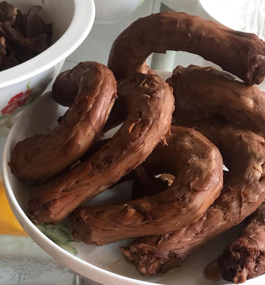一吃就会上瘾的卤鸭头鸭脖子