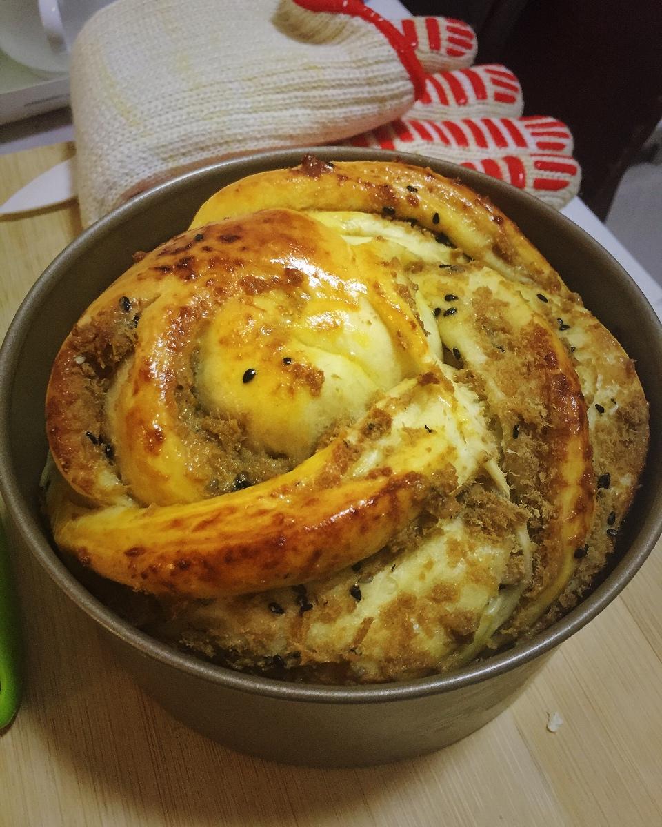 肉松色拉酱中空面包