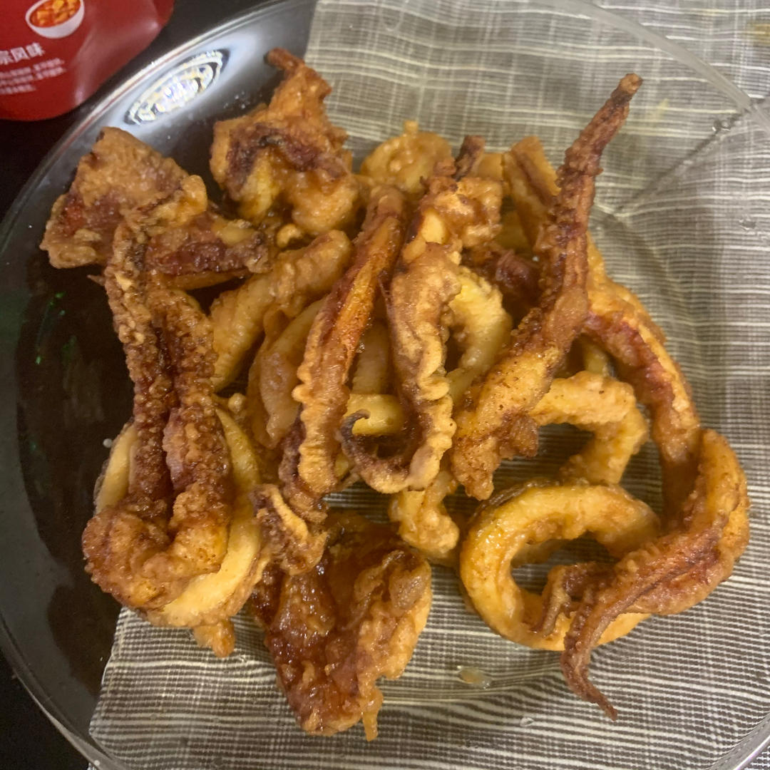 〈炸鱿鱼圈〉，大小朋友都喜欢。欣小厨 😉