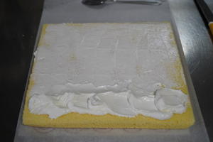 超低卡蛋糕卷 无油无奶油 海绵蛋糕手法的做法 步骤22
