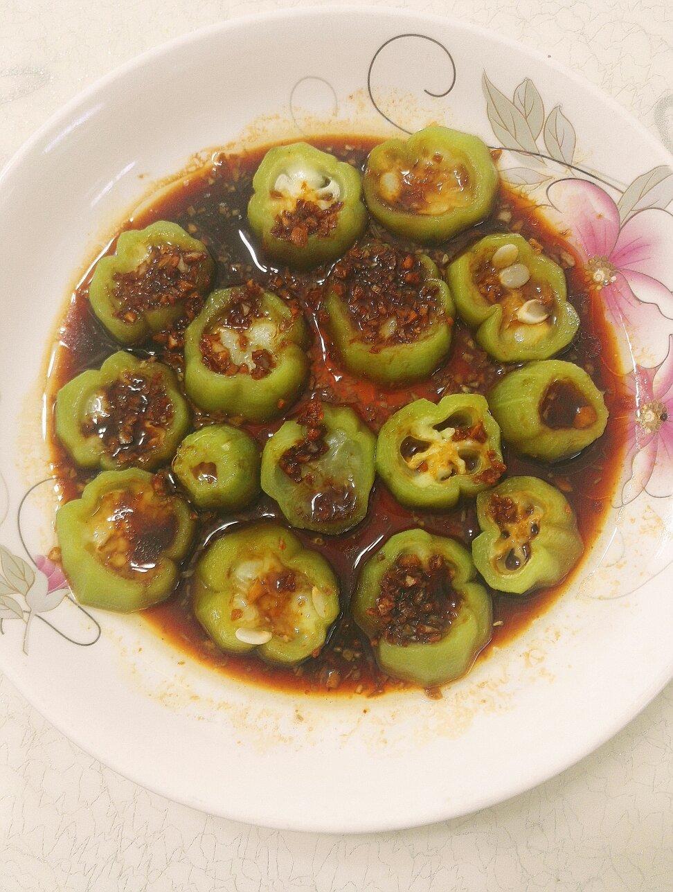 只需要五分钟就可以的美味蒜蓉蒸丝瓜