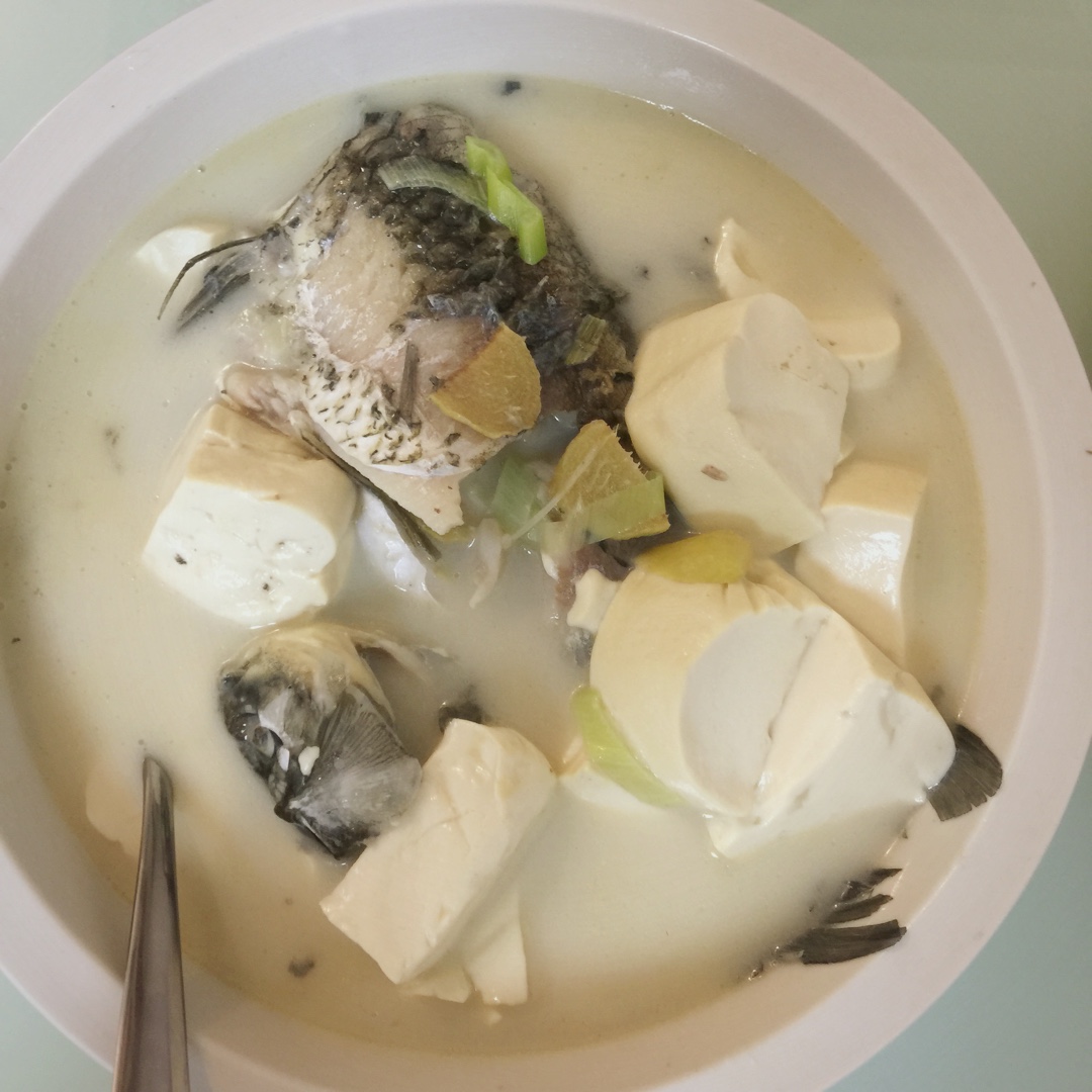 鲫鱼豆腐汤