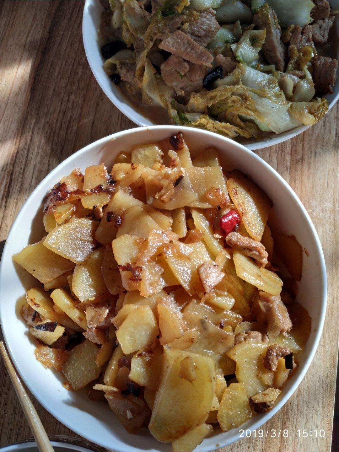 青椒土豆片炒肉