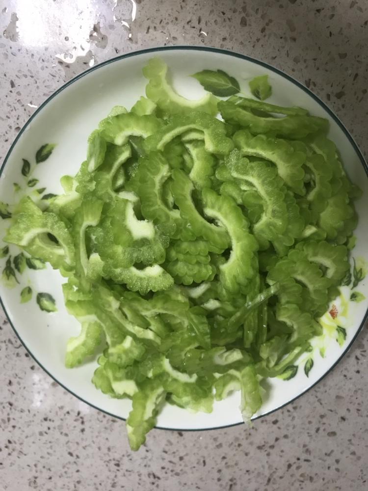 凉瓜炒鸡蛋的做法