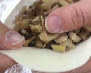 酸菜香菇笋丁包子的做法 步骤17