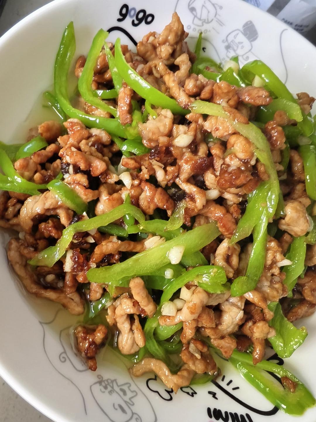 青椒肉丝，这样炒太好吃了。