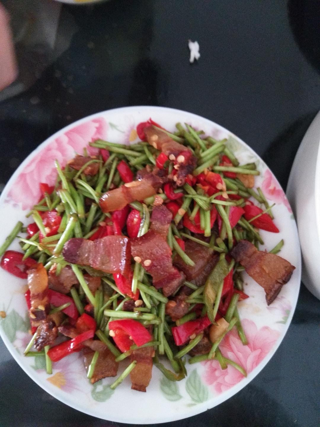篱蒿炒腊肉