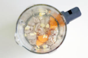 【给父母的爱】胡萝卜玉米排骨浓汤—苏泊尔极养加热型破壁料理机JP05D版的做法 步骤2