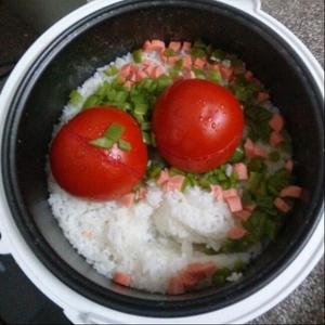 电饭煲西红柿焖饭的做法 步骤1