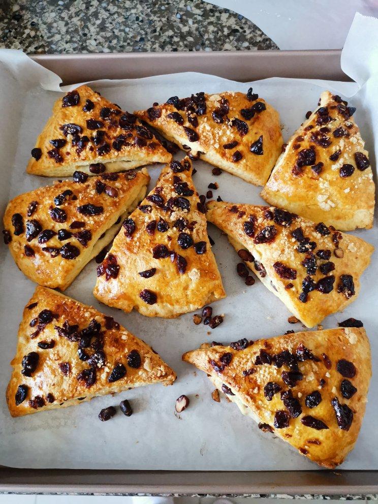 满屋飘香，口口都是满足——酥松香甜的蔓越莓蜜豆司康