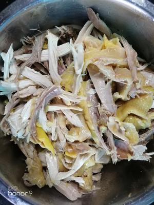 肉质细腻，鲜香美味的手撕鸡的做法 步骤4