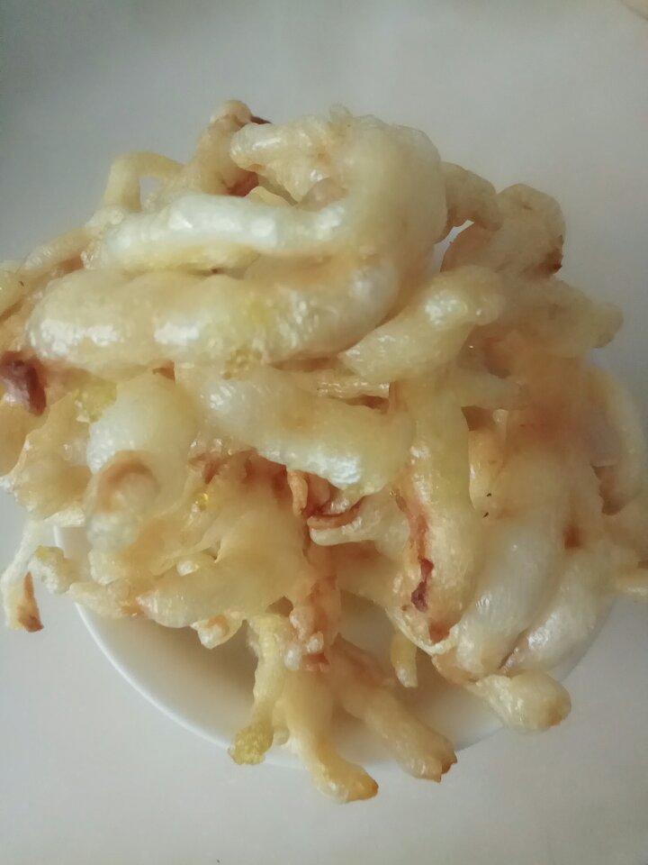 快乐的女郎做的油发干蹄筋