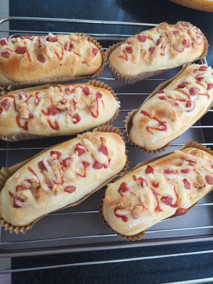 芝士火腿肉松香葱面包