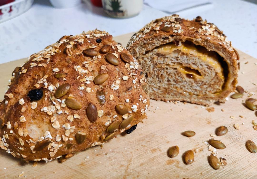 这是我今年做过的最好吃的欧包---黑麦杂粮干酪面包