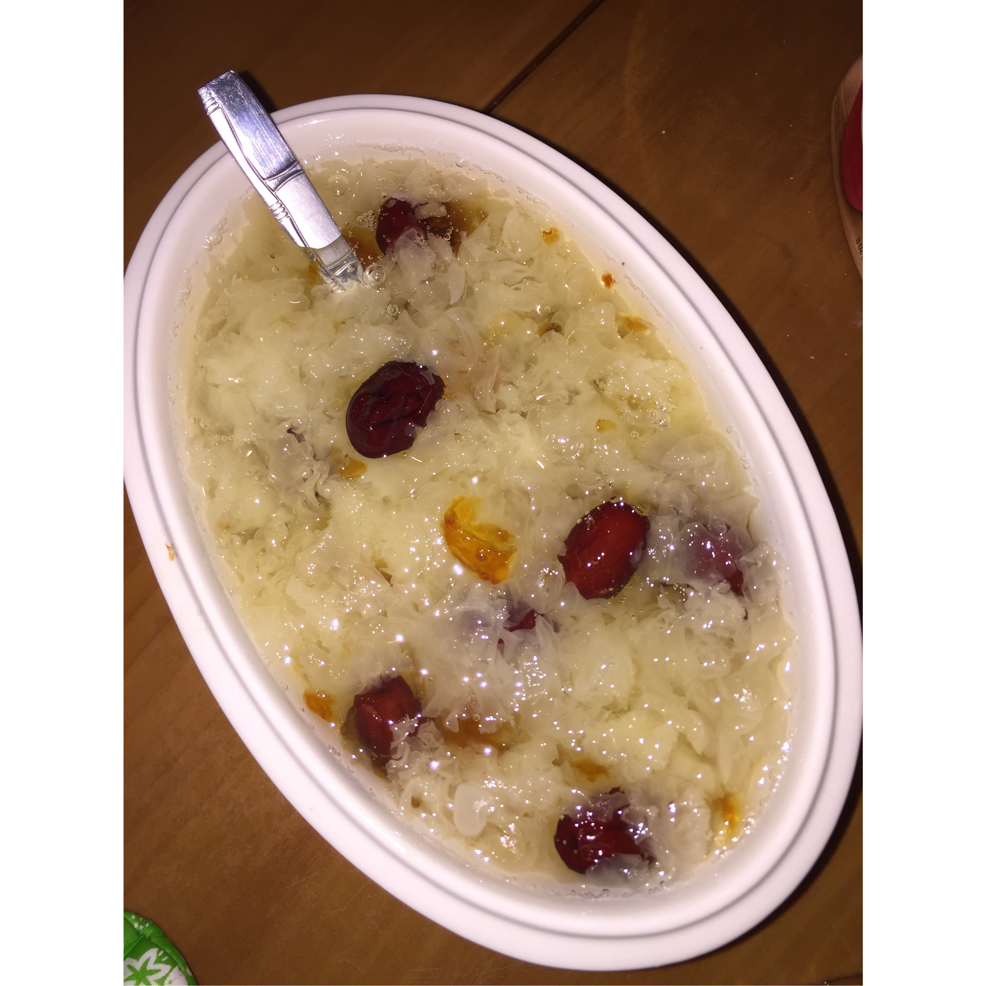 秋冬滋润肌肤养颜甜品【桃胶雪莲子金耳银耳蔓越莓羹】