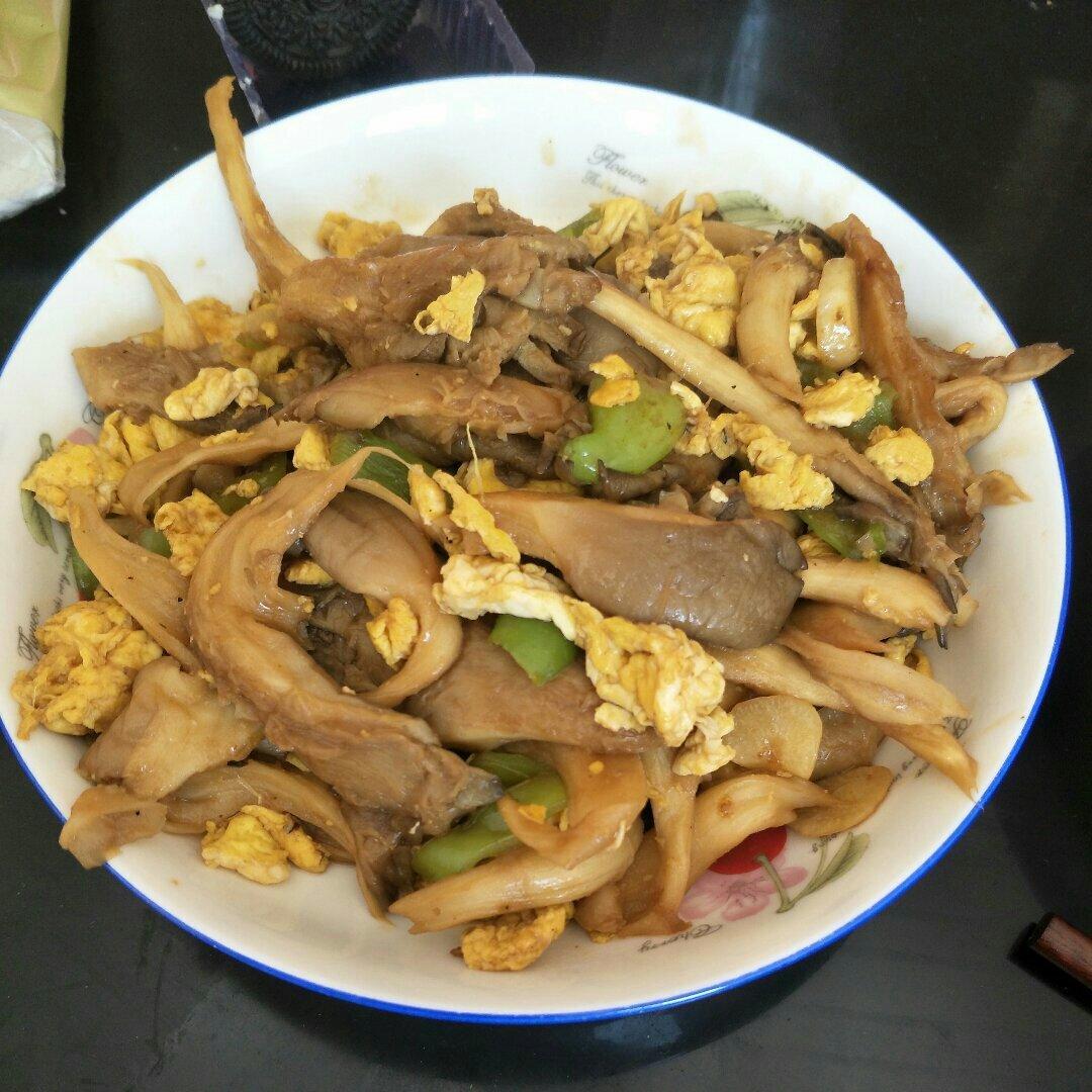 平菇青椒炒鸡蛋 好吃又营养的超快手家常菜
