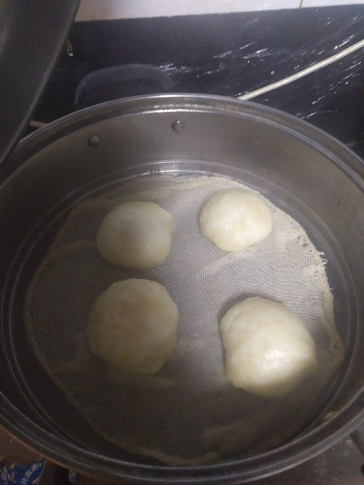 松软多汁的肉包子