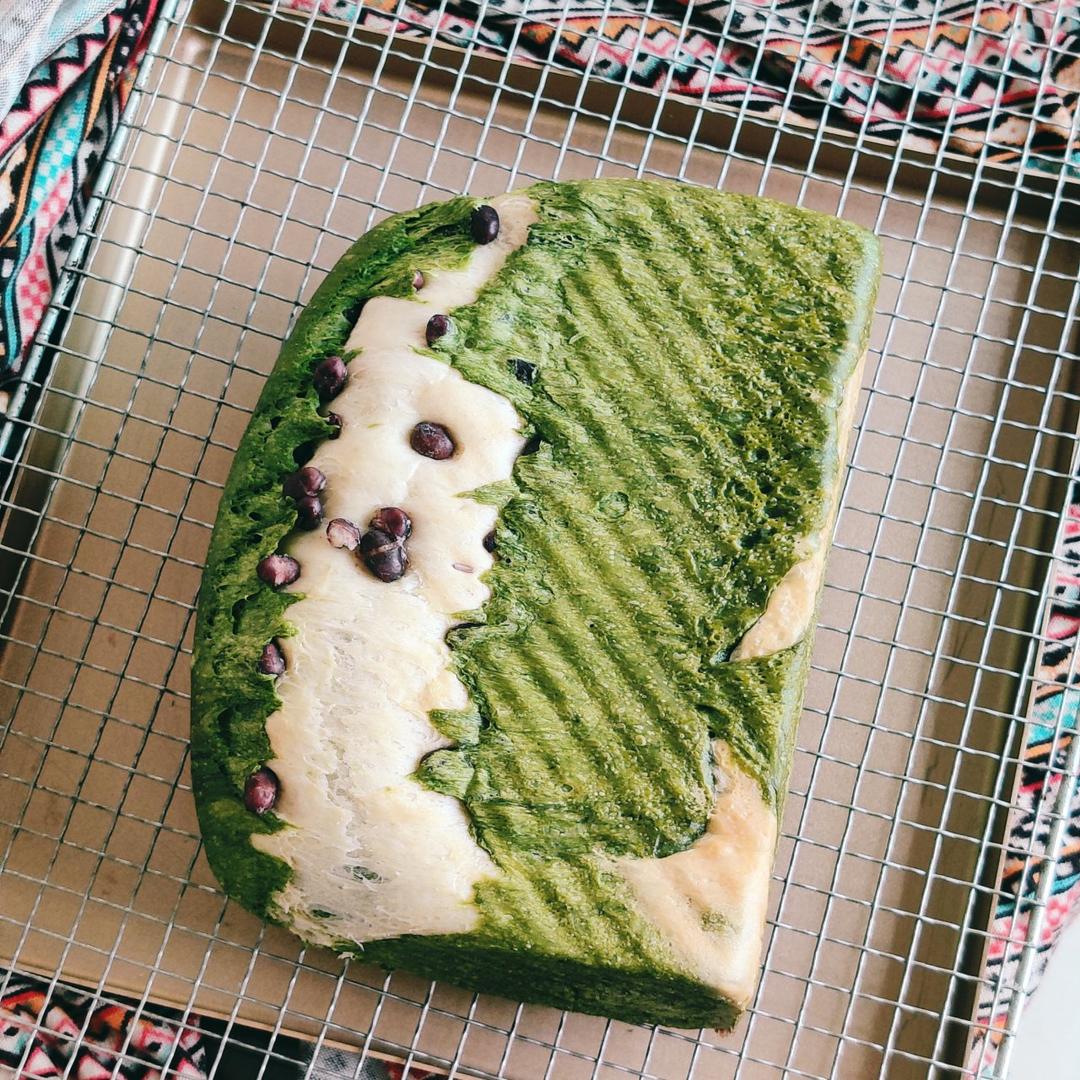 清香柔软的抹茶红豆吐司