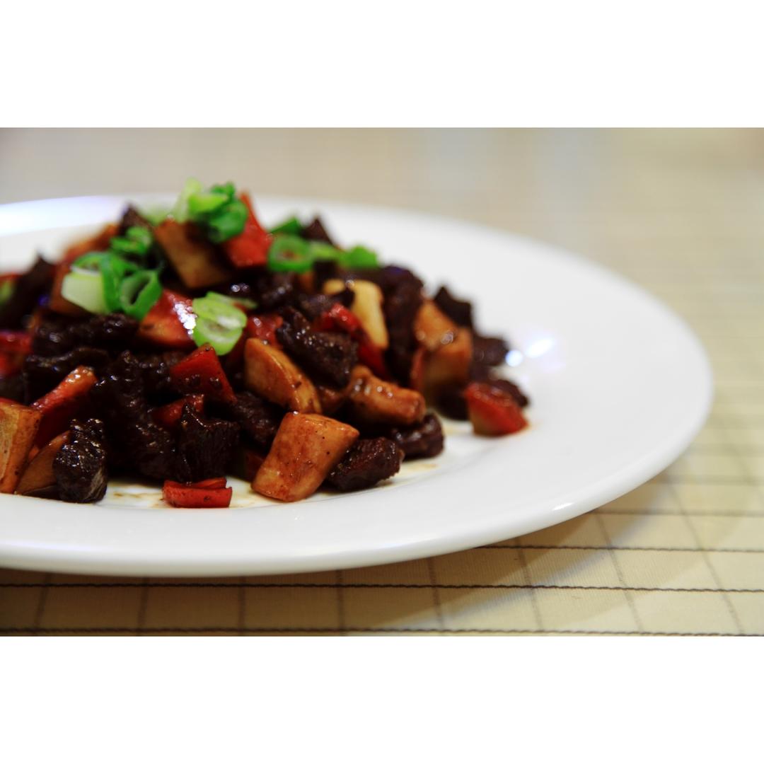 杏鲍菇黑胡椒牛肉粒~老丁的私房菜