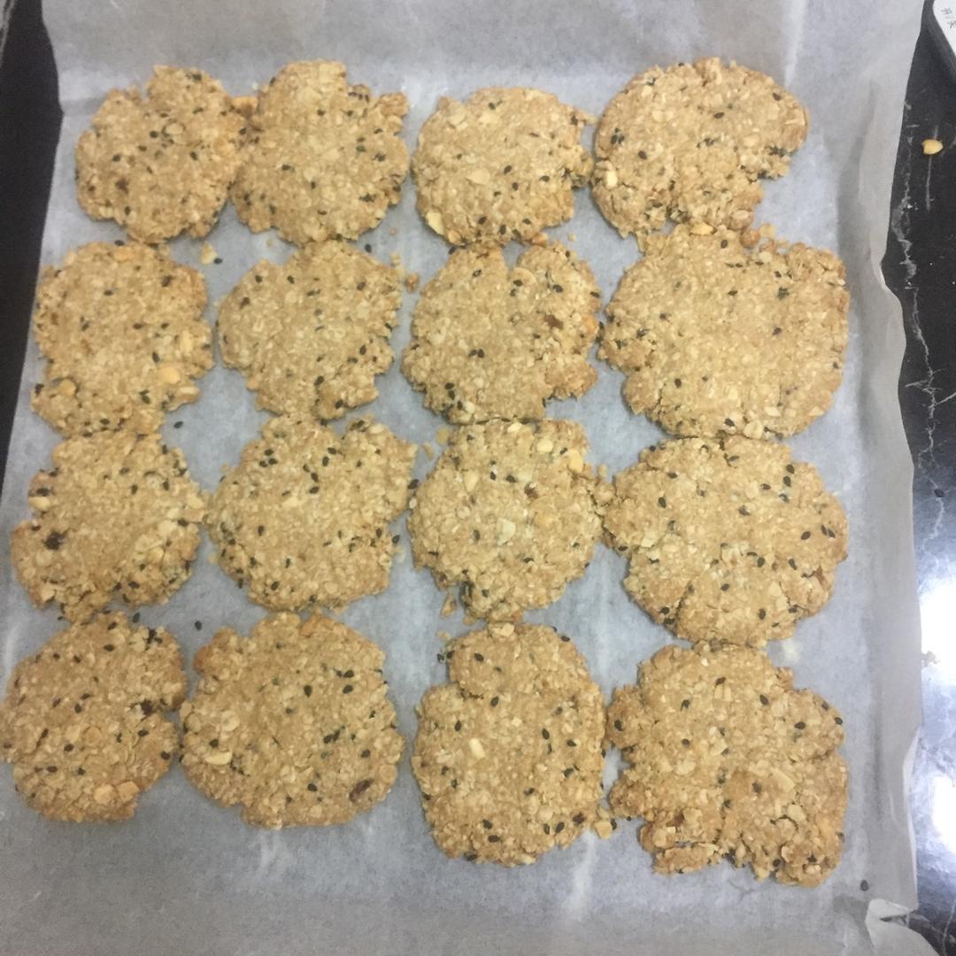 素食:有机燕麦芝麻大饼干
