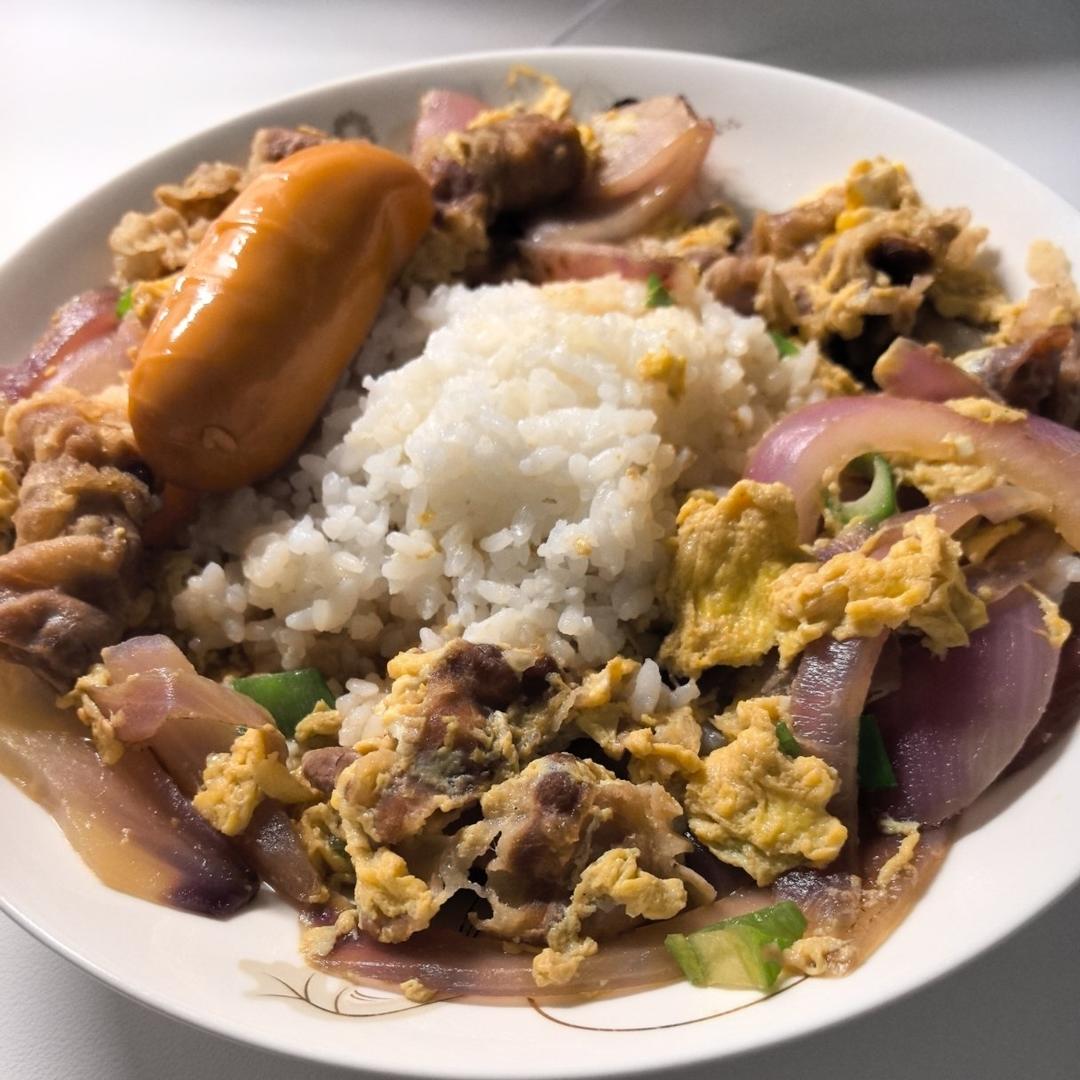 洋葱滑蛋肥牛卷/饭。一个人也要好好吃饭