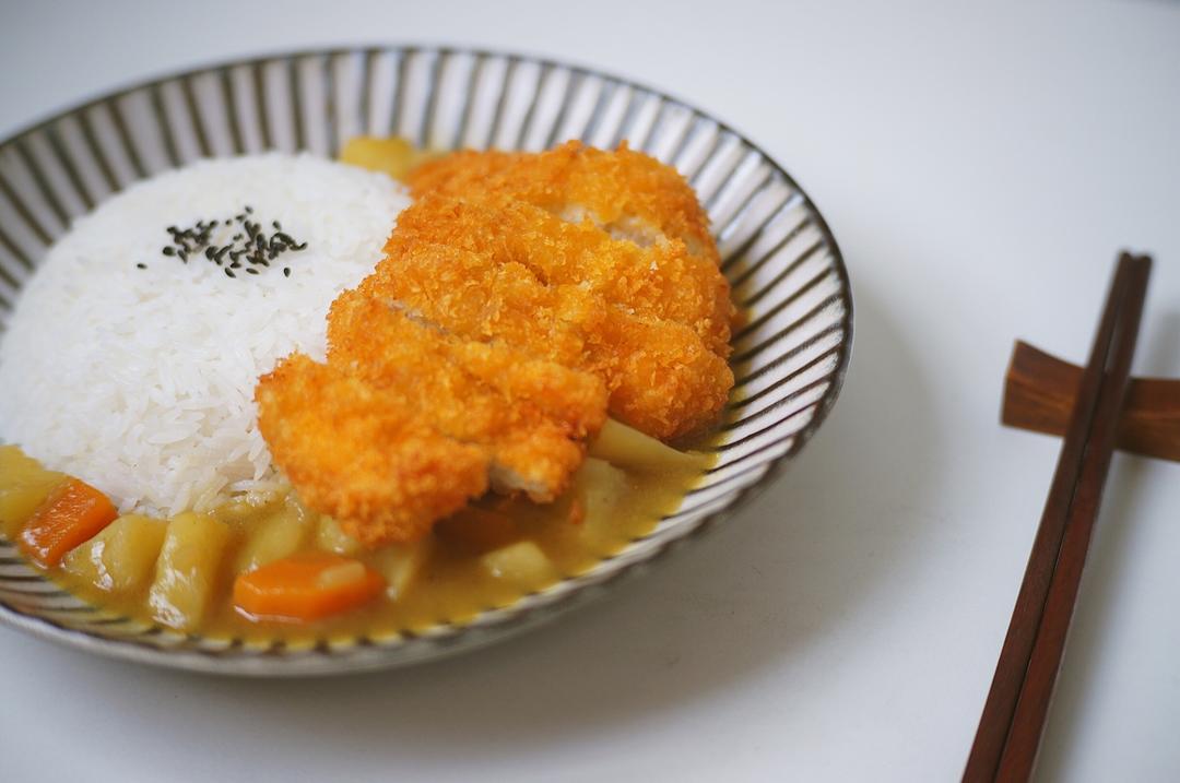 炸鸡排咖喱饭