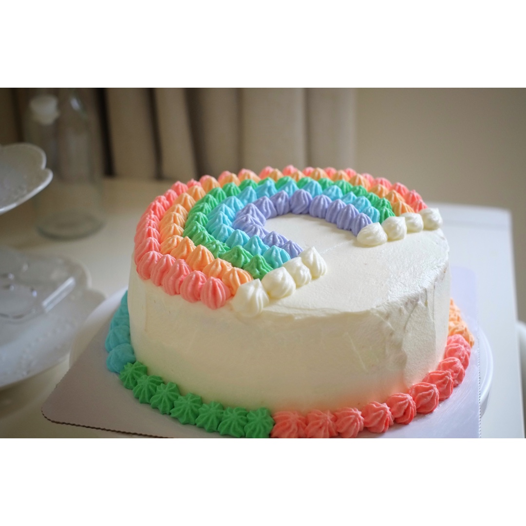 详细的裱花教程--彩虹蛋糕