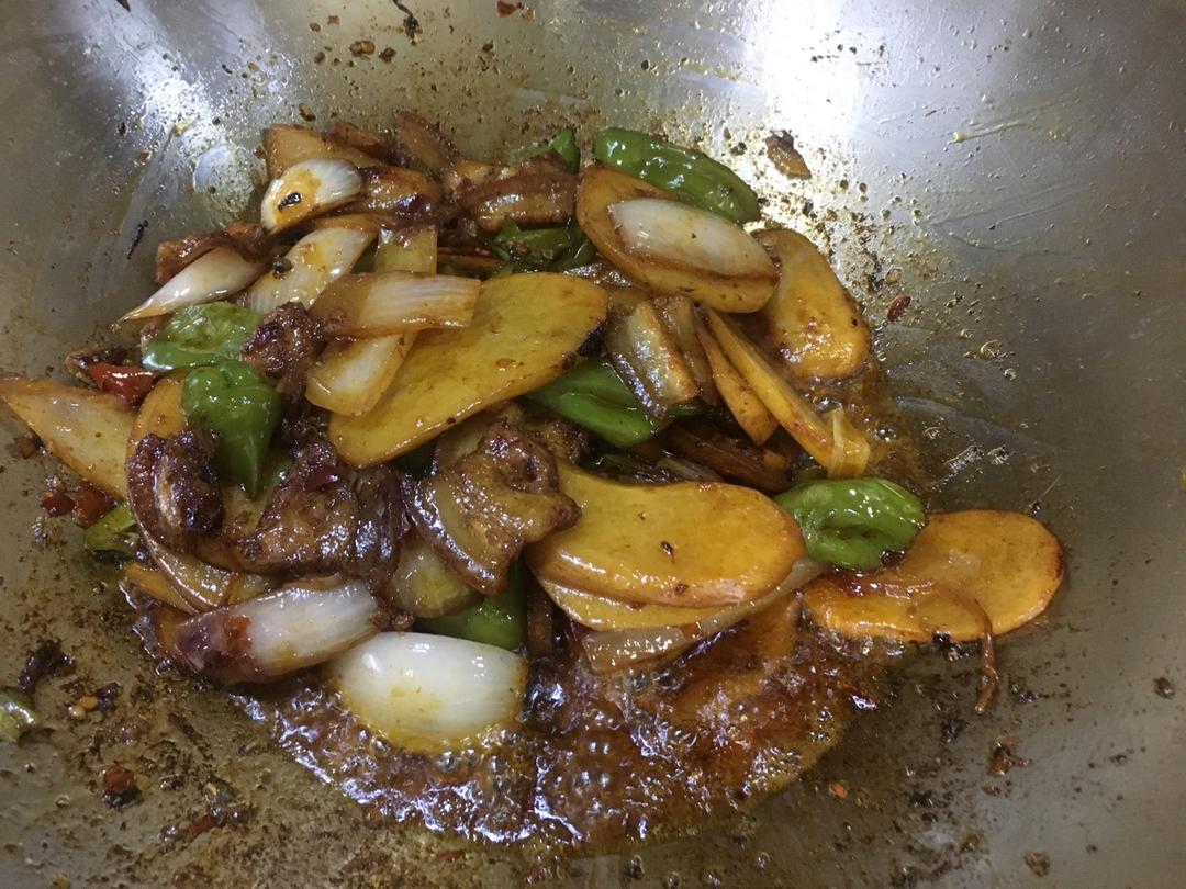 五花肉干煸土豆片