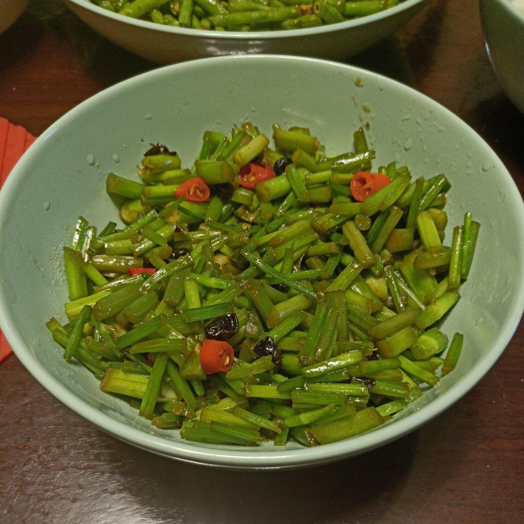 【清炒水芹菜图片】依然如希_下厨房