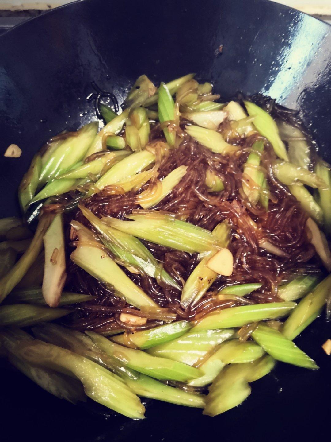 香芹炒粉丝