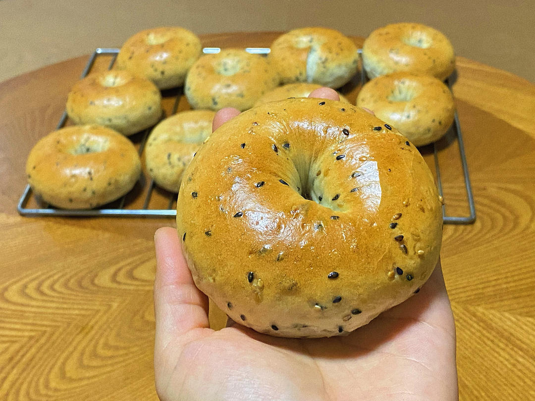 无油低糖黑芝麻贝果