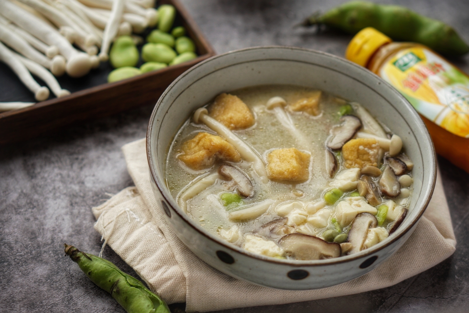 蚕豆杂菌汤--太太乐鲜鸡汁快手菜的做法