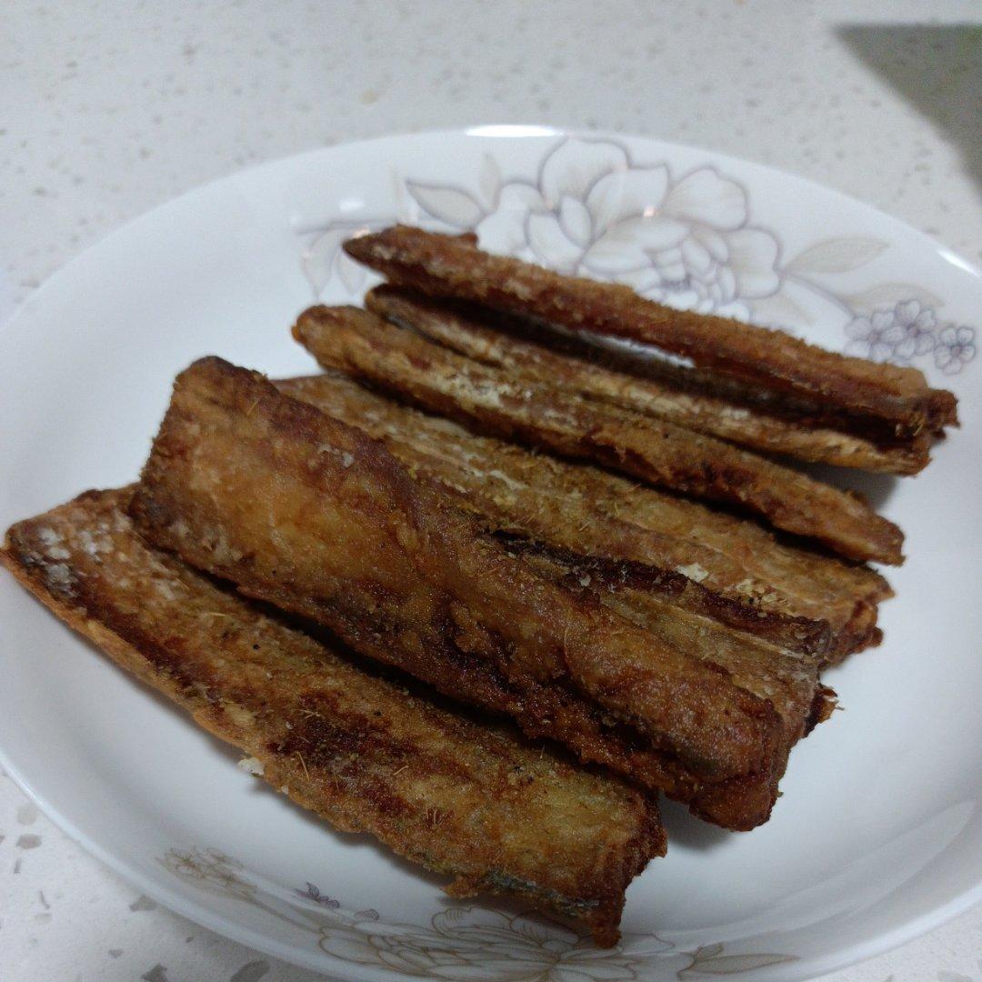 炸带鱼段(一点小窍门油就不浑了)