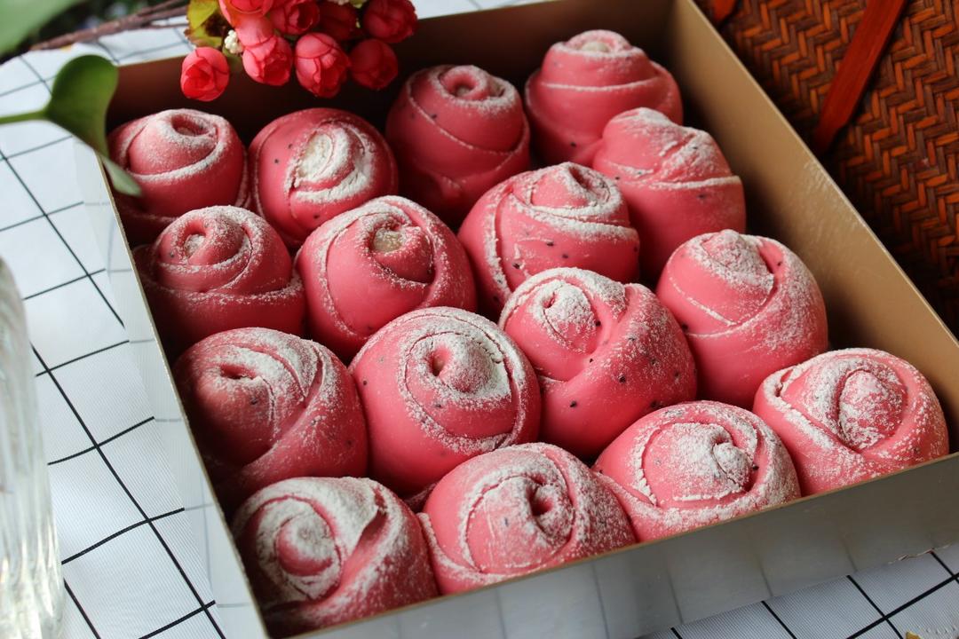 中街1946重瓣巨玫瑰——浪漫玫瑰夹馅面包（无色素）