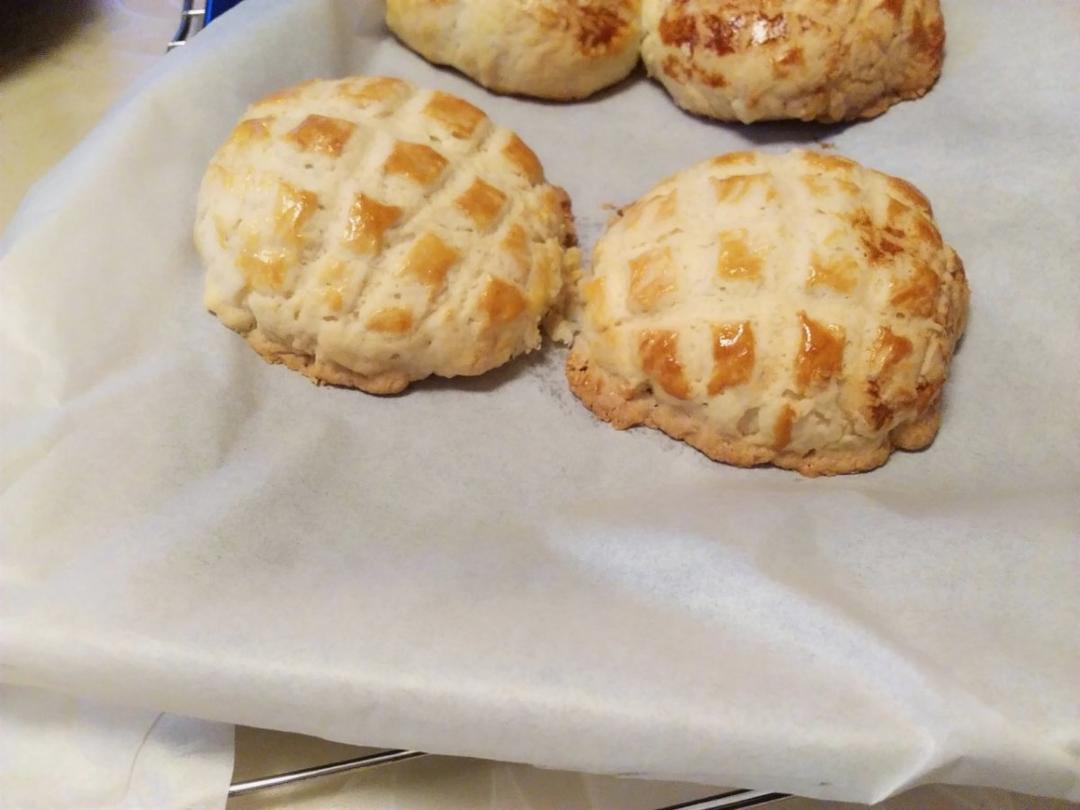 好吃到炸裂的港式菠萝包（附带制作酥皮的小视频）