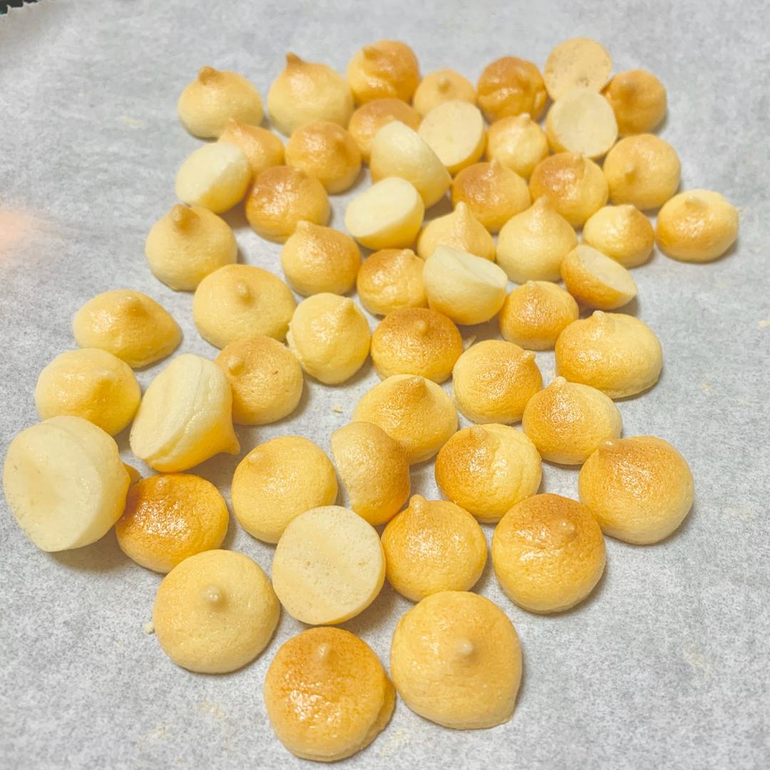 宝宝第一口健康零食！超级无敌好吃到爆炸！入口即化！材料只有1个鸡蛋 ！10g奶粉！5g淀粉 ！酥脆可口 ！幸福的味道 ！