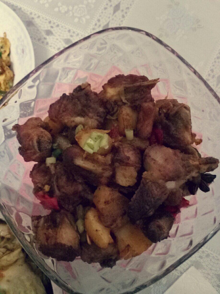 土豆焖排骨