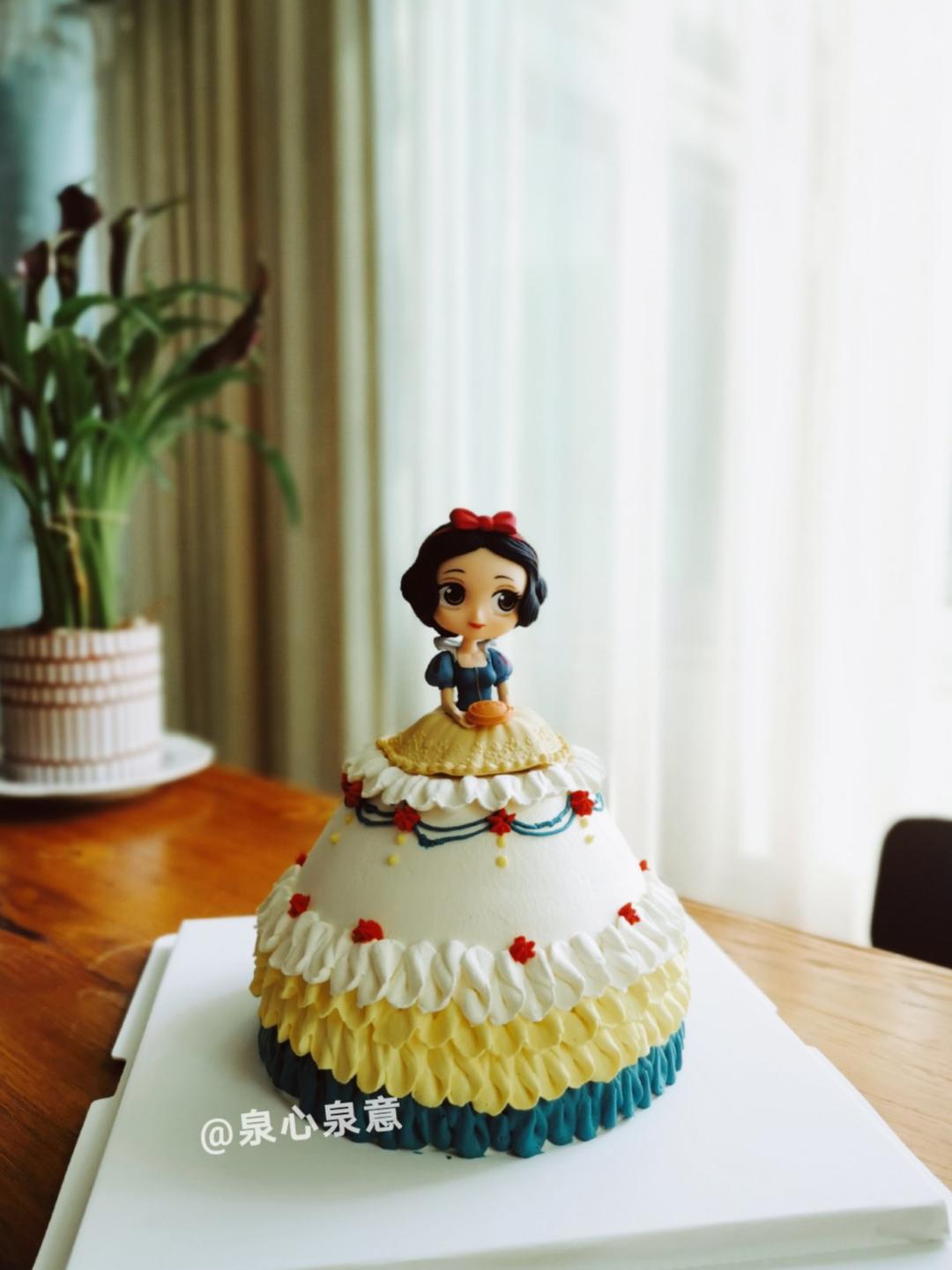 磕蛋糕的日子里……