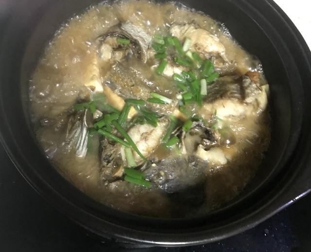砂锅豆腐炖鱼的做法
