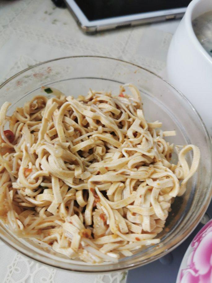 金针菇拌豆腐丝