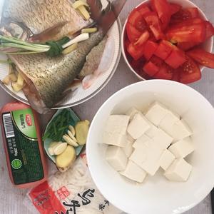 番茄豆腐炖鳊鱼（减肥版）的做法 步骤1