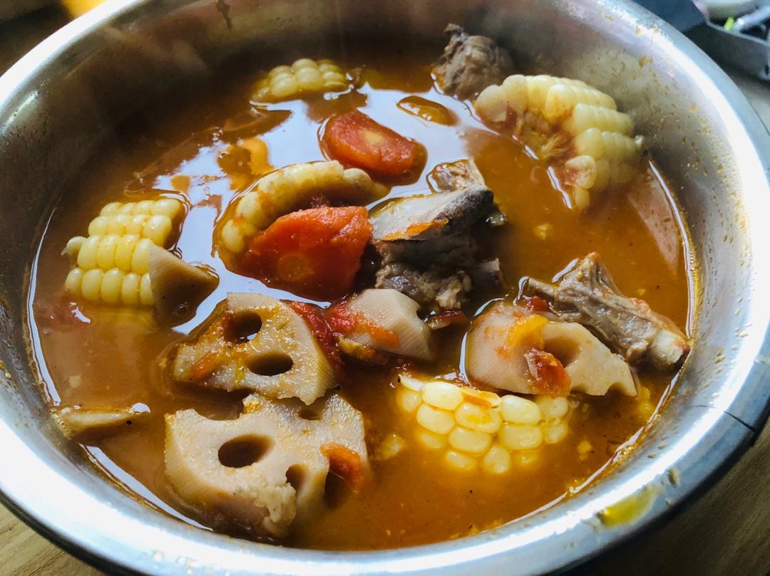 番茄土豆玉米排骨汤