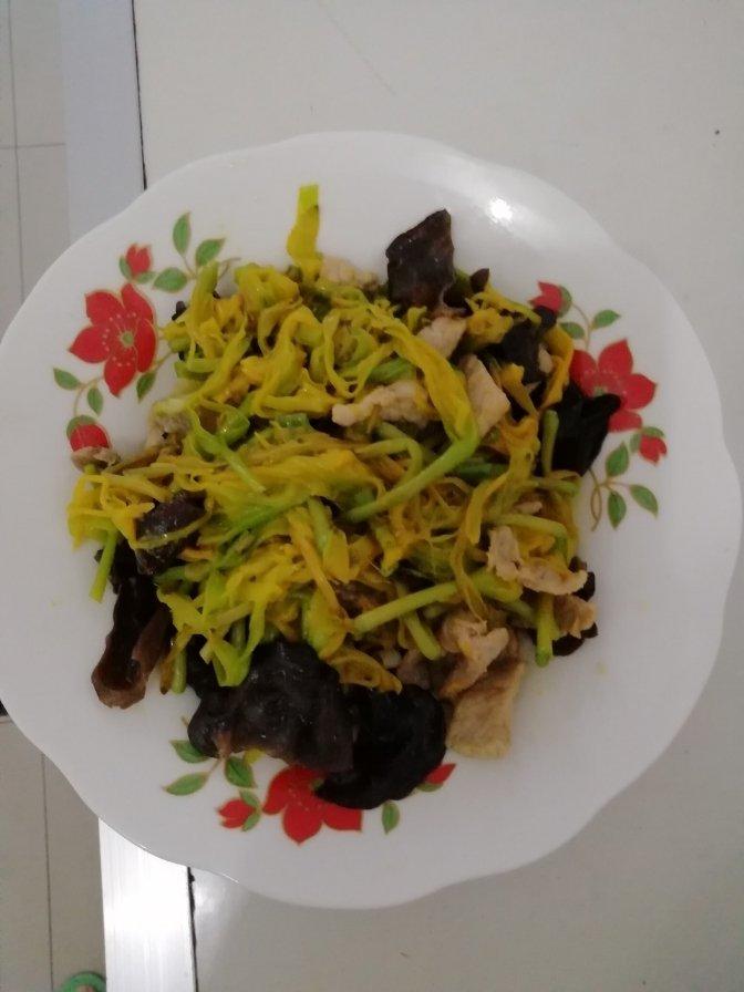 家常菜～木耳黄花菜炒肉