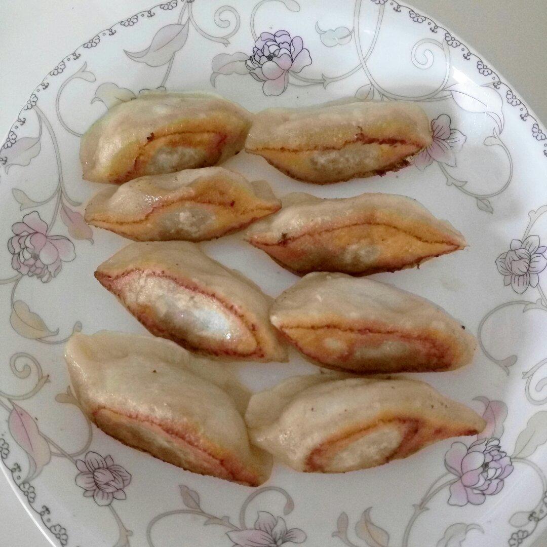 速冻水饺吃腻了吗~变锅贴吧(๑´ڡ`๑)