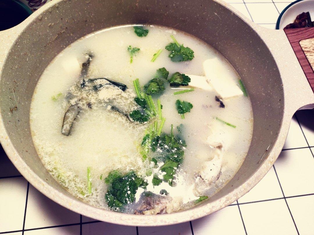 鲫鱼豆腐汤