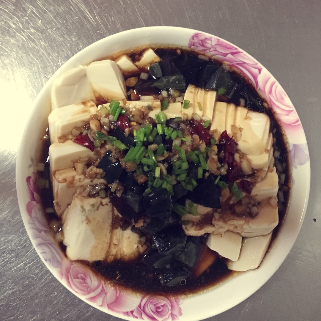 凉拌皮蛋豆腐