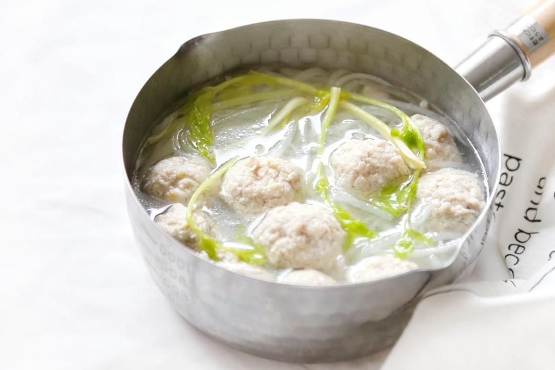 【10分钟系列】白萝卜豆腐圆子汤