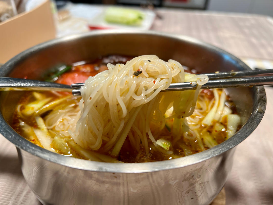 冷面热做（热汤冷面）