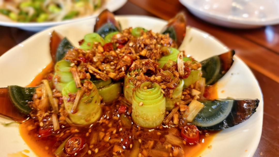 🌸皮蛋拌黄瓜🥒